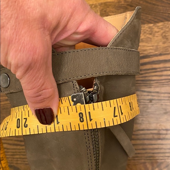 Like New Franco Sarto size 7.5 taupe/grey knee high wide calf boots. - Picture 11 of 11